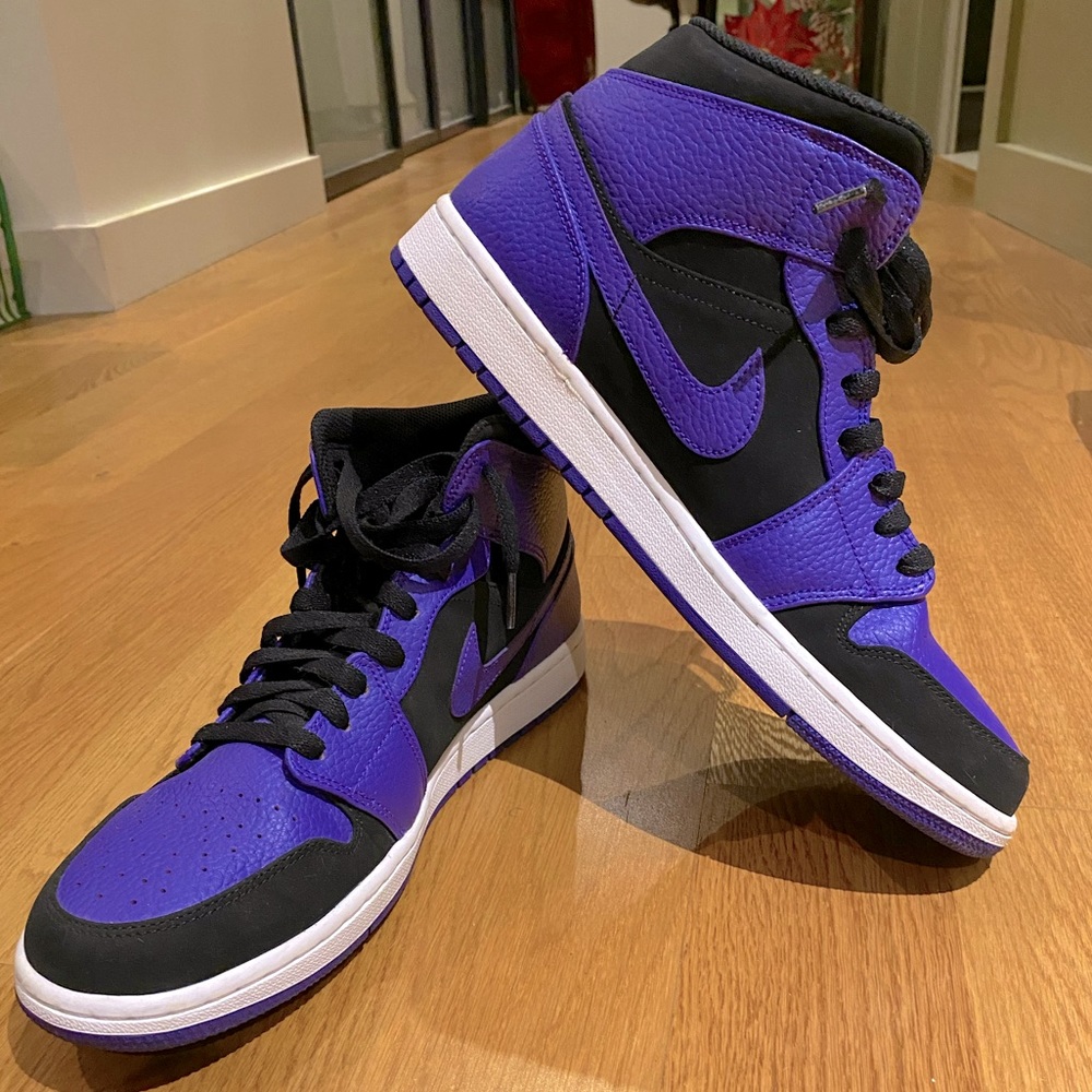 Barely Worn Air Jordan 1 Mid Dark Concord